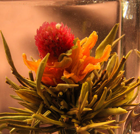 Auspicious Flower Blooming Green Tea with Flame Lily & Globe Amaranth Flowers